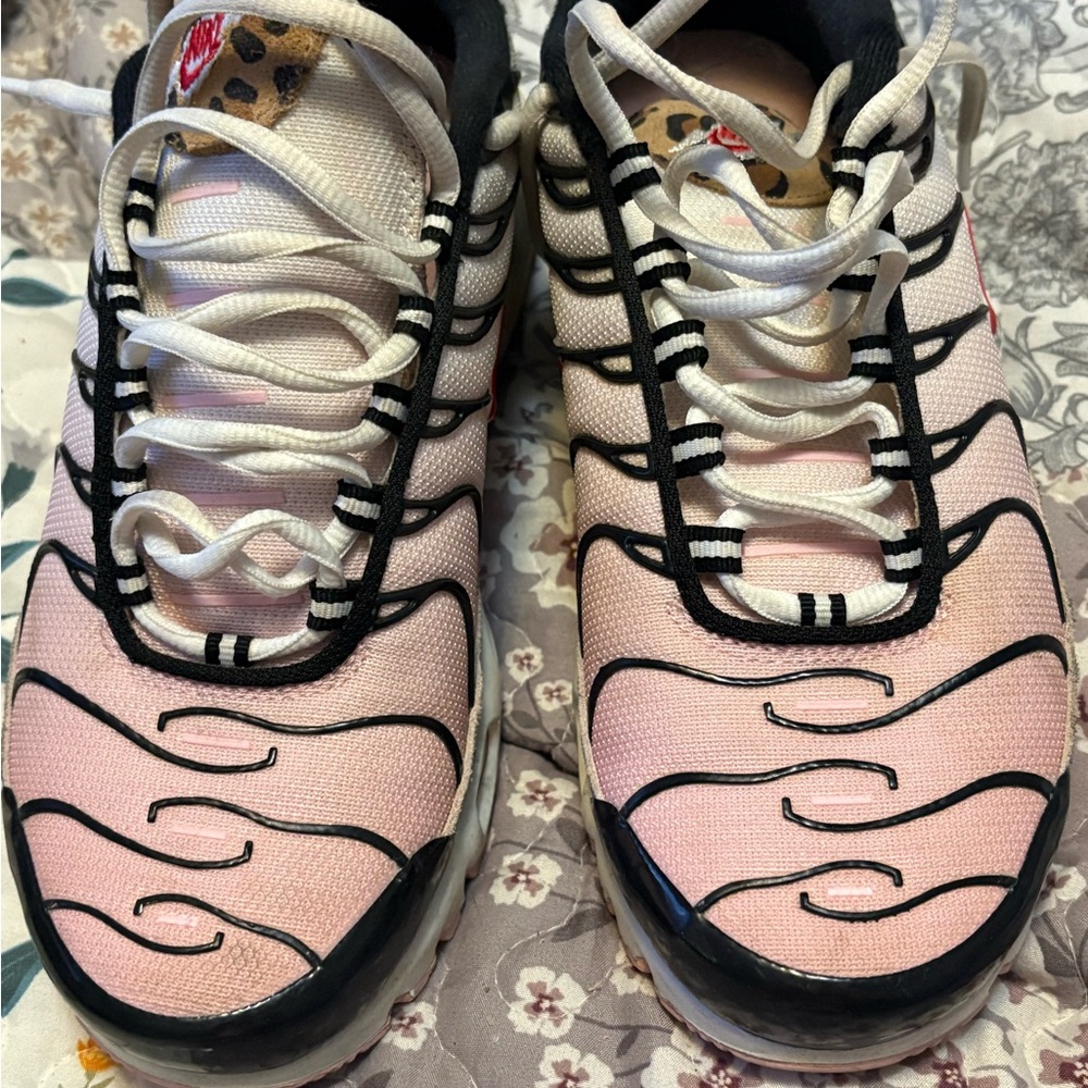 Stylish Pink Women's Sneakers